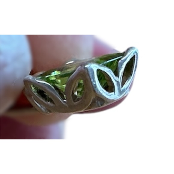 Vintage 1980-1990s Peridot Pendant & Earrings 18K Gold and 925 Sterling Settings - Picture 4 of 5